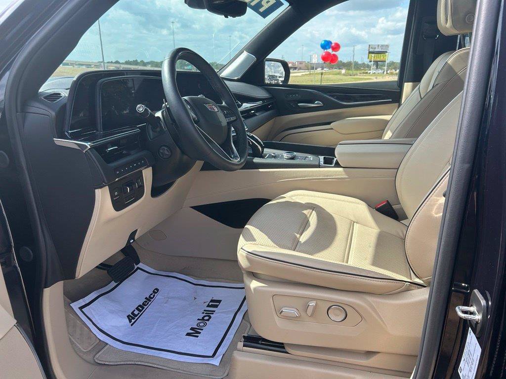Used 2024 Cadillac Escalade Premium Luxury w/ Performance Package AWD/4WD image 10