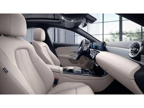 Used 2022 Mercedes-Benz CLA 250 image 4