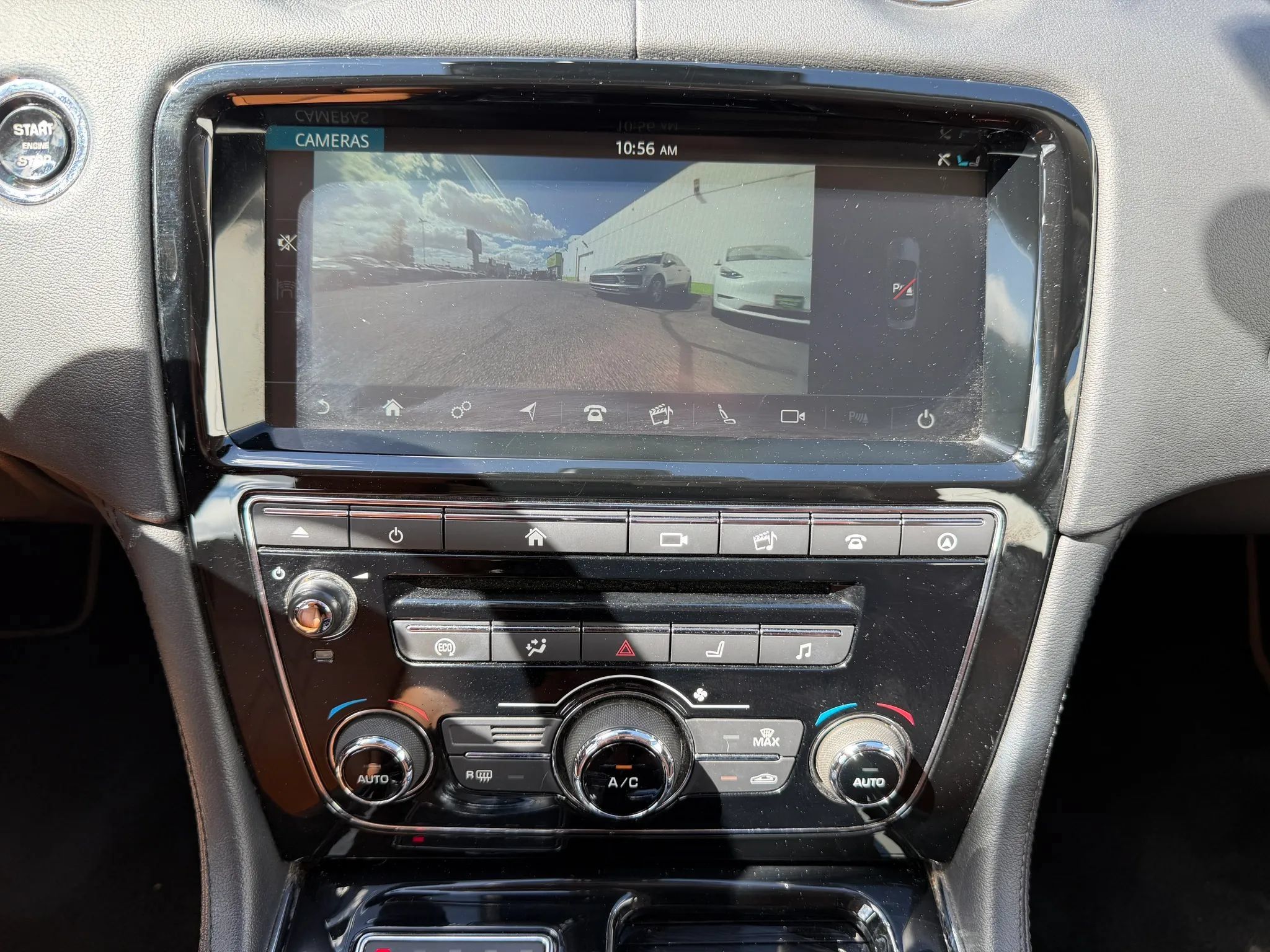 Used 2018 Jaguar XJ R-Sport RWD image 24