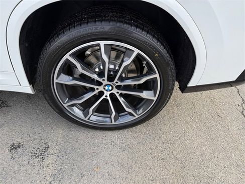 Used 2022 BMW X4 xDrive30i w/ M Sport Package image 18