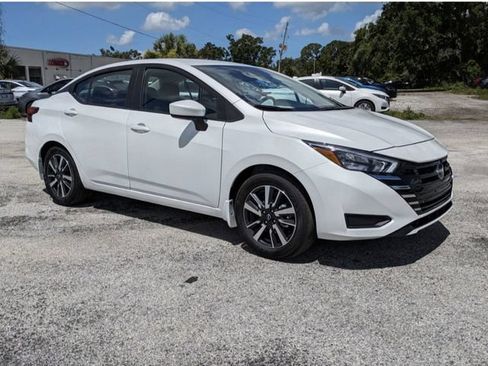 New 2025 Nissan Versa SR w/ Trunk Package FWD image 2