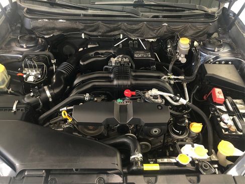 Used 2014 Subaru Legacy 2.5i Limited w/ Moonroof Package image 10