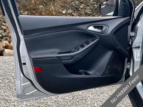 Used 2016 Ford Focus SE FWD image 21