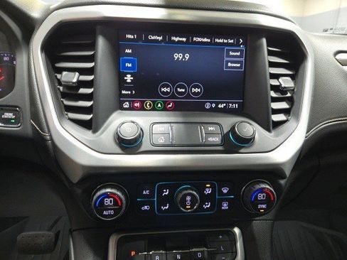 Used 2023 GMC Acadia SLT w/ Preferred Package image 25