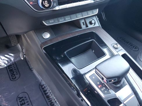 Used 2021 Audi Q5 Premium image 19