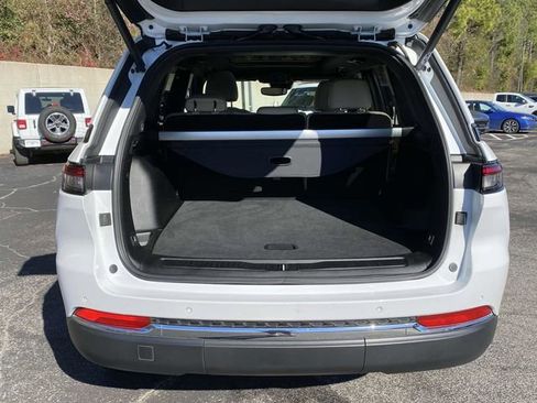 Used 2023 Jeep Grand Cherokee Limited image 12