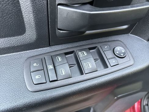 Used 2015 RAM 1500 Express image 9