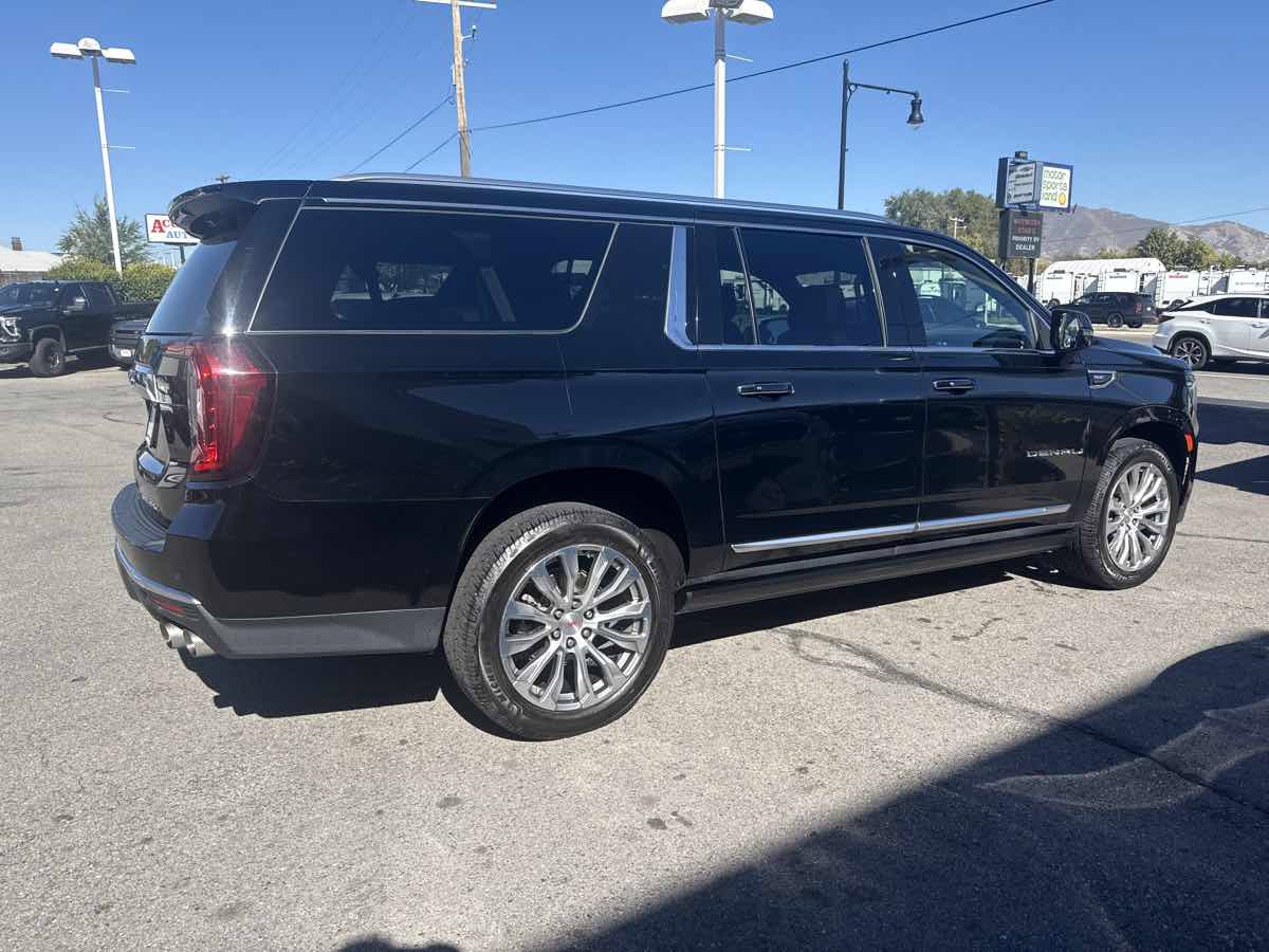Used 2022 GMC Yukon XL Denali AWD/4WD image 5