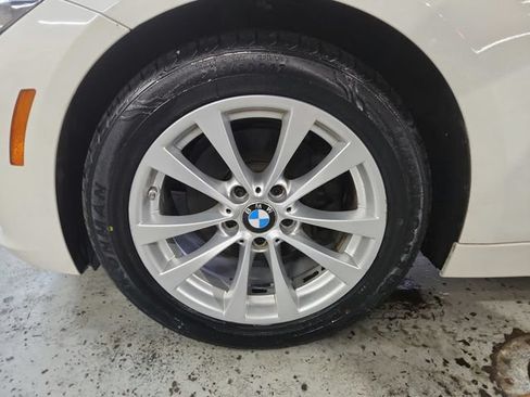 Used 2017 BMW 320i xDrive Sedan AWD/4WD image 27