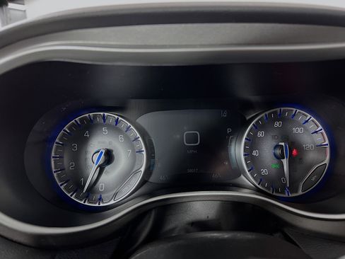 Used 2024 Chrysler Pacifica Touring-L image 21