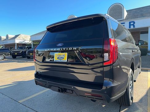 New 2025 Ford Expedition Active image 8
