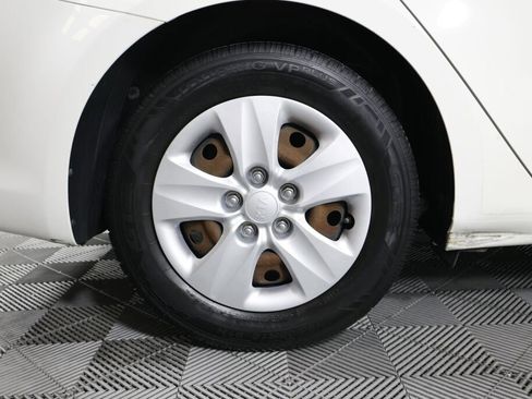 Used 2017 Kia Forte LX image 7