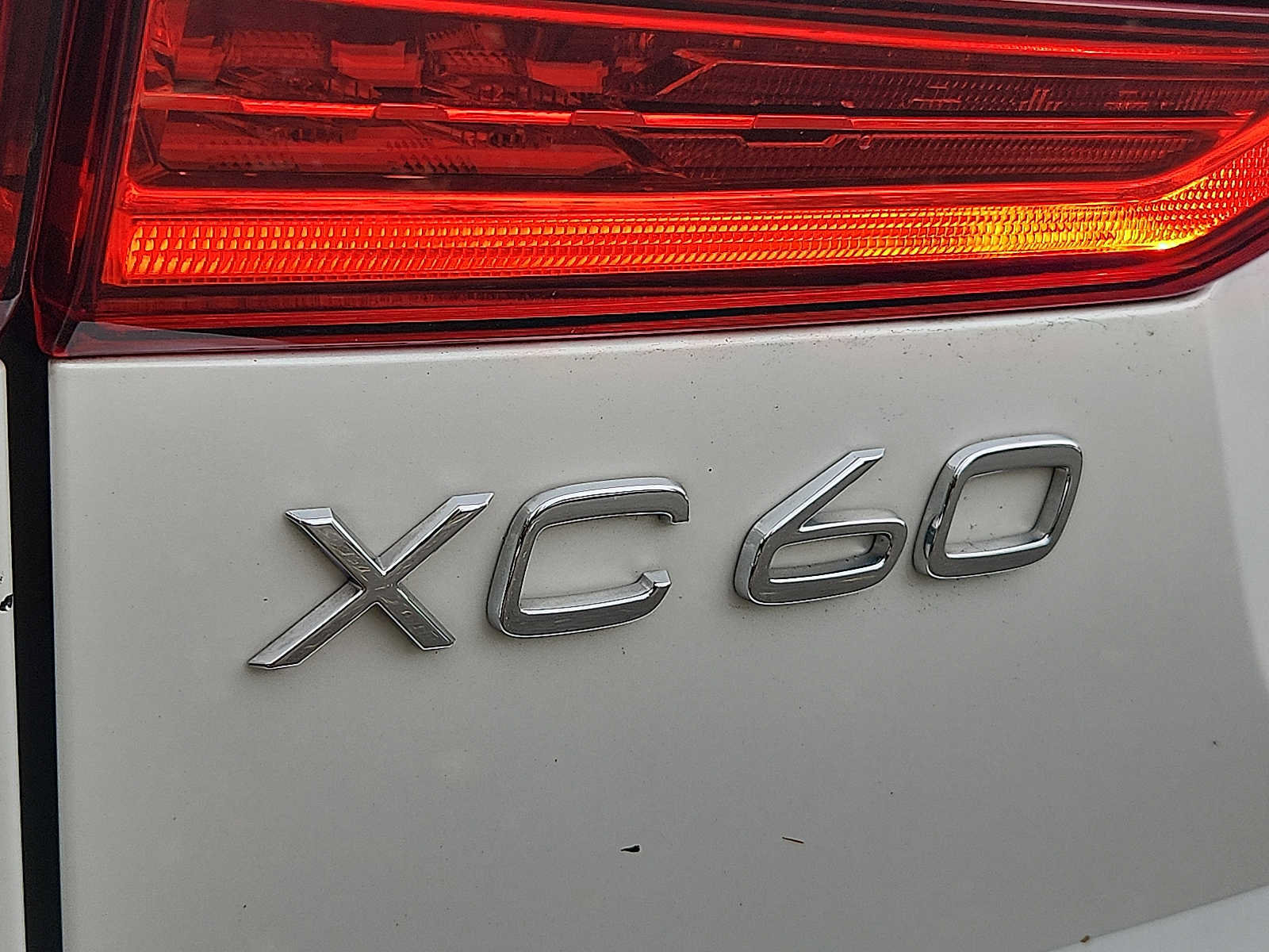 Used 2024 Volvo XC60 B5 Plus AWD/4WD image 26