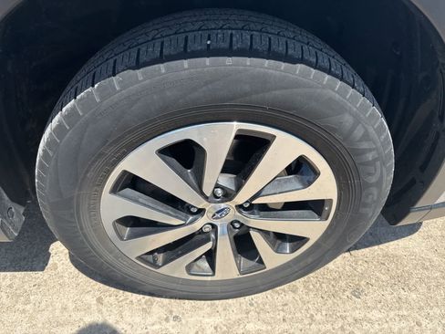 Used 2024 Subaru Outback Premium AWD/4WD image 5