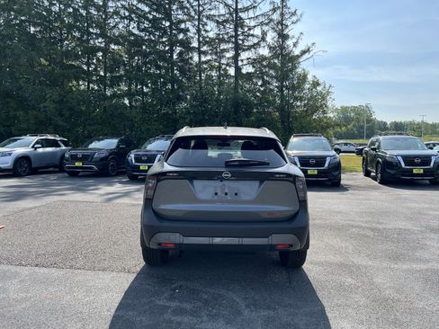 New 2025 Nissan Kicks SR image 8