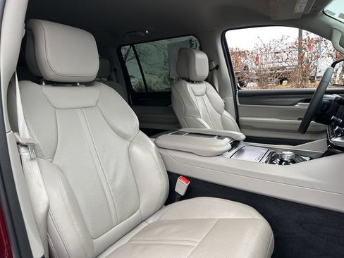 Used 2023 Jeep Wagoneer Series III w/ Preferred Equipment Group image 27