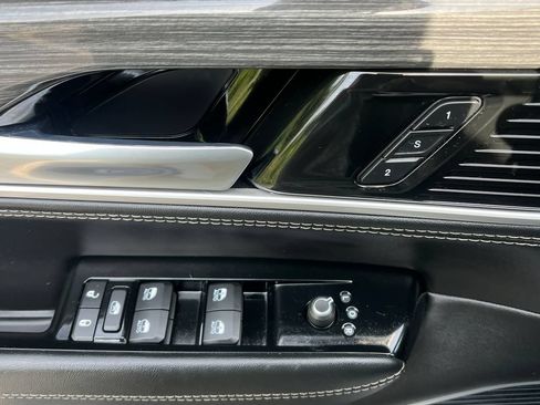 Used 2022 Jeep Wagoneer Series III AWD/4WD image 12