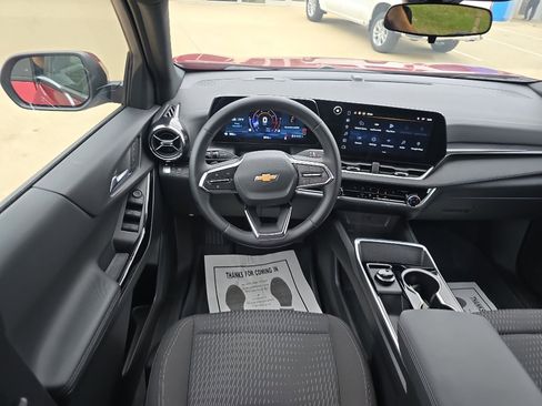 Used 2026 Chevrolet Equinox LT image 9