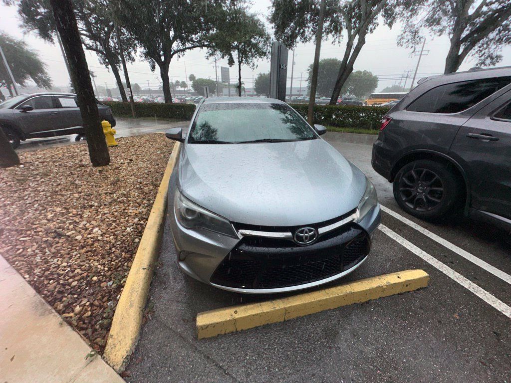 Used 2016 Toyota Camry SE FWD image 2