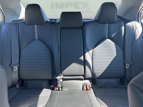 Used 2024 Toyota Camry SE image 11