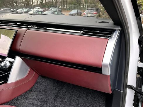 Used 2023 Land Rover Range Rover SE image 18