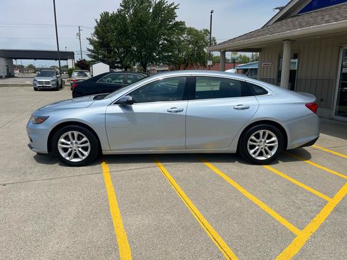 Used 2017 Chevrolet Malibu LT FWD image 4