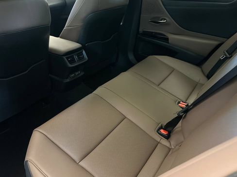 Certified 2023 Lexus ES 300h w/ Premium Package FWD image 12