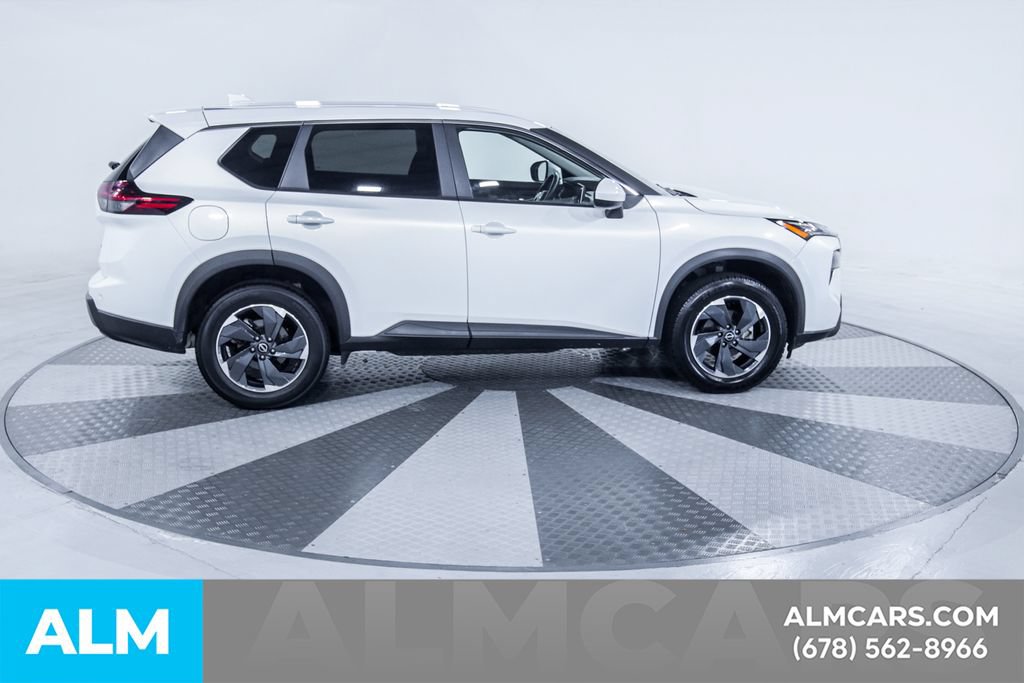 Used 2024 Nissan Rogue SV FWD image 11