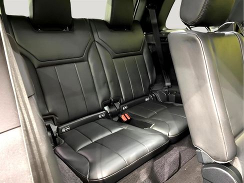 Used 2017 Land Rover Discovery SE image 29