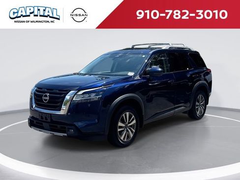 Used 2023 Nissan Pathfinder SL FWD image 1