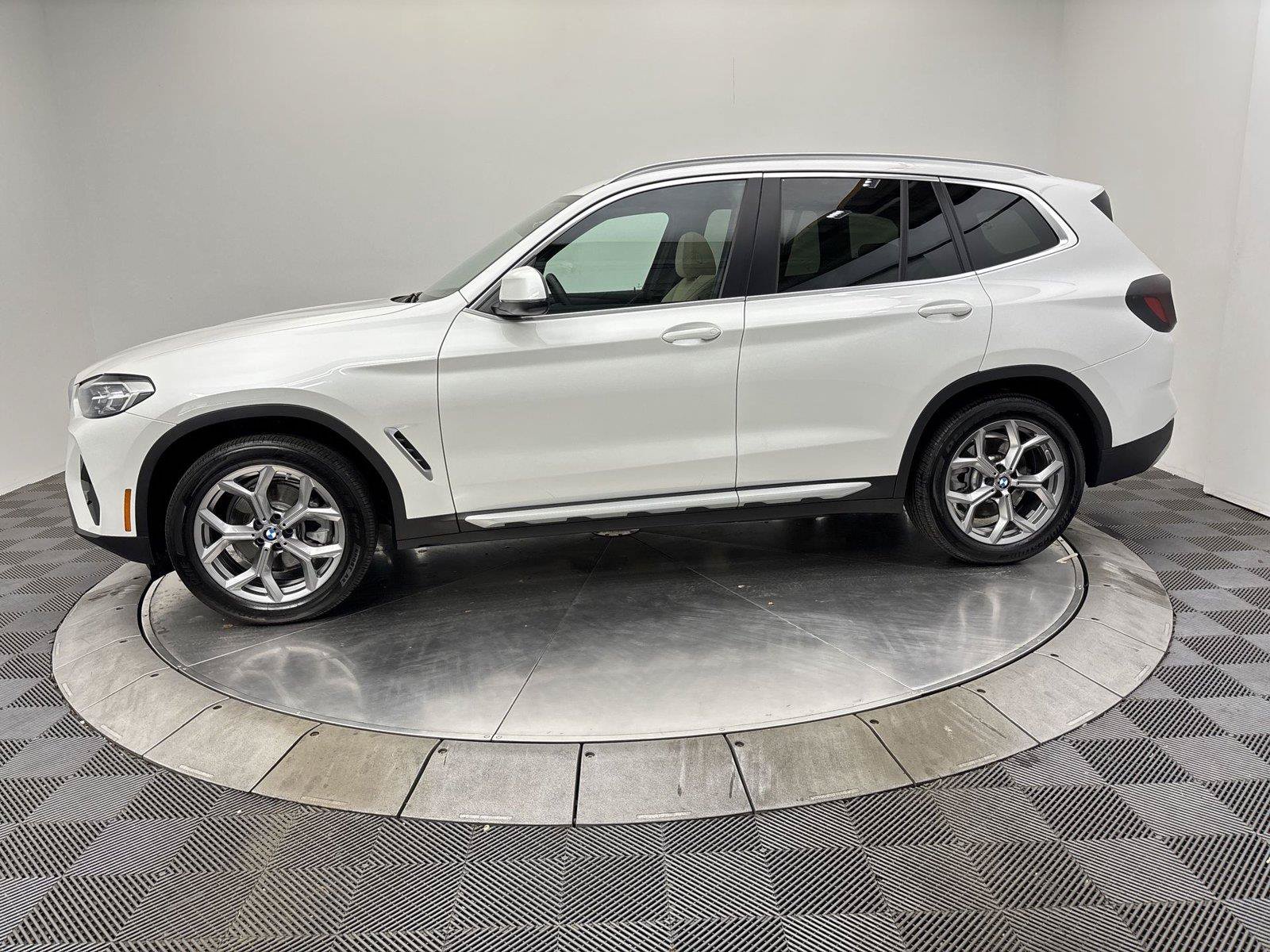 Used 2023 BMW X3 xDrive30i w/ Convenience Package AWD/4WD image 16