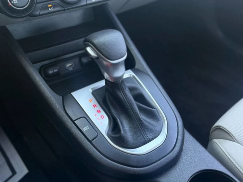 Used 2022 Kia Forte LXS w/ LXS Technology Package image 11