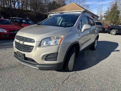 Used 2016 Chevrolet Trax LT AWD/4WD image 2