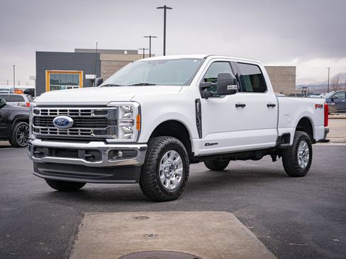 Used 2023 Ford F250 XLT w/ FX4 Off-Road Package AWD/4WD image 11