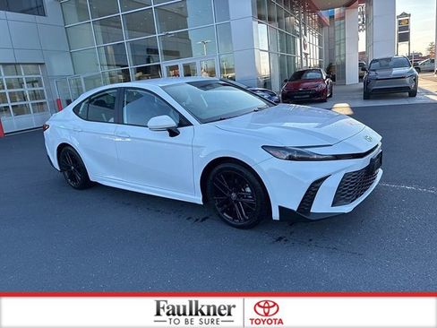 Certified 2025 Toyota Camry Hybrid image 2