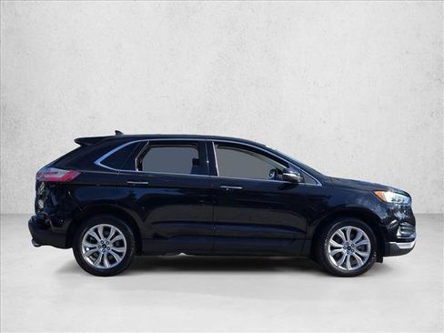 Certified 2022 Ford Edge Titanium AWD/4WD image 4