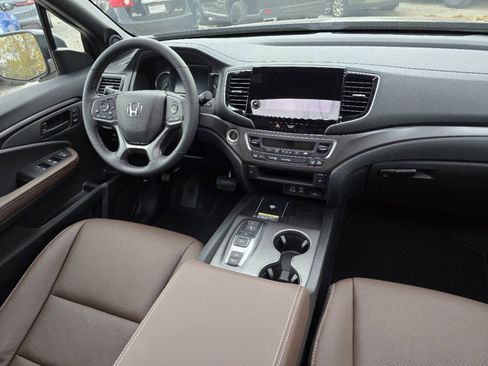 Used 2025 Honda Passport EX-L image 11