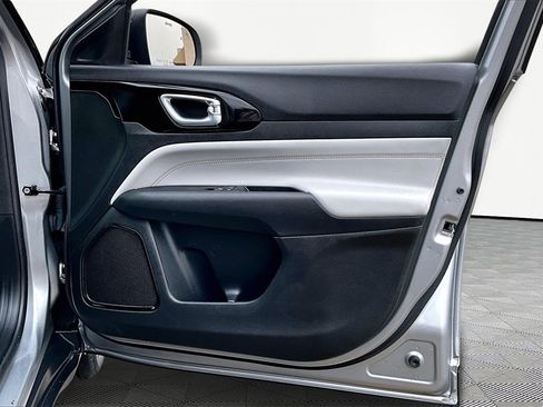 Used 2022 Jeep Compass Limited image 24