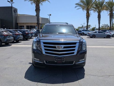 Used 2016 Cadillac Escalade ESV Premium image 2