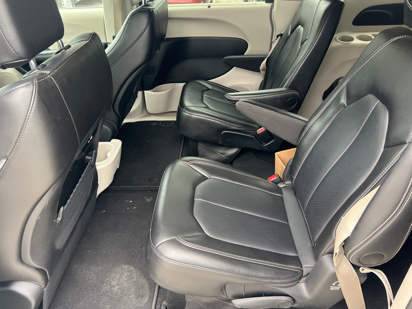 Used 2024 Chrysler Pacifica Touring-L FWD image 23