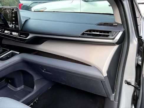 Certified 2024 Toyota Sienna XLE image 19