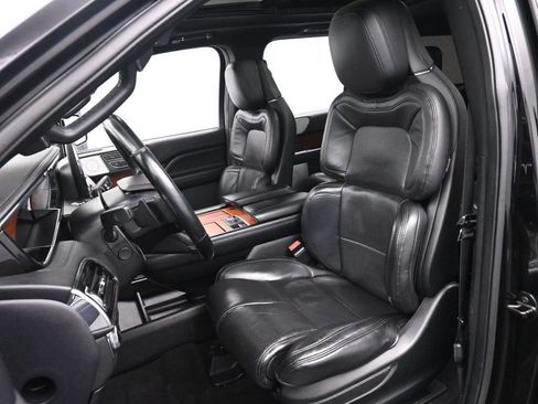 Used 2020 Lincoln Navigator Reserve w/ Luxury Package RWD image 12