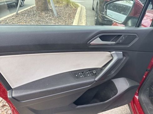 Used 2019 Volkswagen Tiguan SE image 17