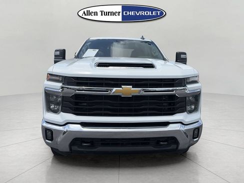 Used 2024 Chevrolet Silverado 2500 LT AWD/4WD image 3