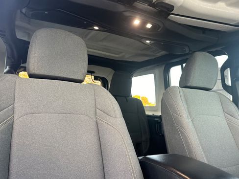 Used 2024 Jeep Wrangler Willys image 17