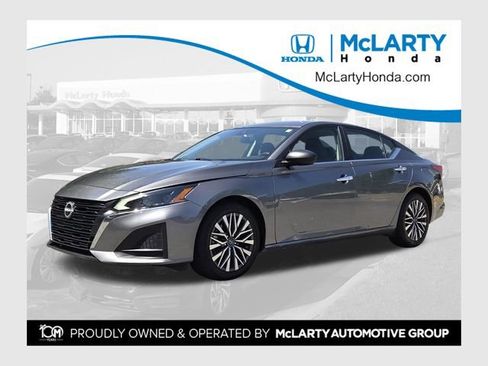 Used 2024 Nissan Altima 2.5 SV FWD image 1