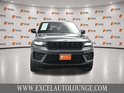 Used 2022 Jeep Grand Cherokee Altitude AWD/4WD image 8