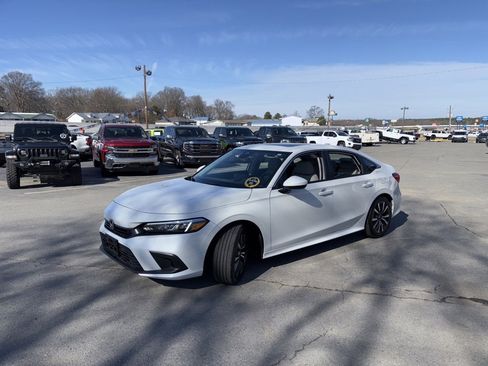 Used 2024 Honda Civic EX image 2