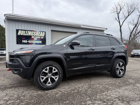 Used 2016 Jeep Cherokee Trailhawk w/ Cold Weather Group AWD/4WD image 1