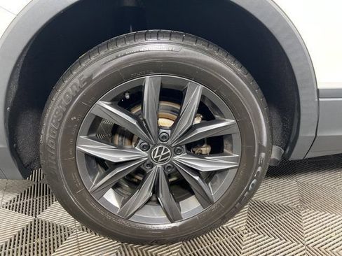 Used 2022 Volkswagen Tiguan SE AWD/4WD image 9